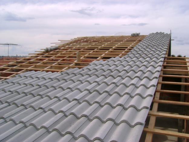 Conheça vantagens e desvantagens da telha de concreto